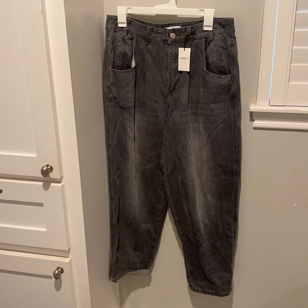 NWT Forever 21 Black stylish capri mom jeans